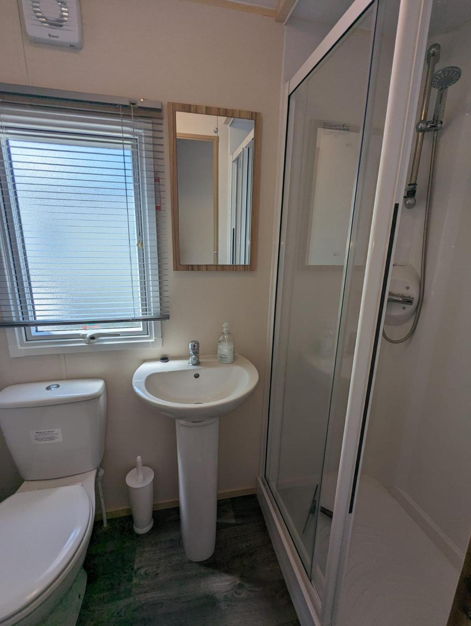 Lovely Bright Modern Caravan Swanage On Peaceful And Tranquil Holiday Park Eksteriør bilde