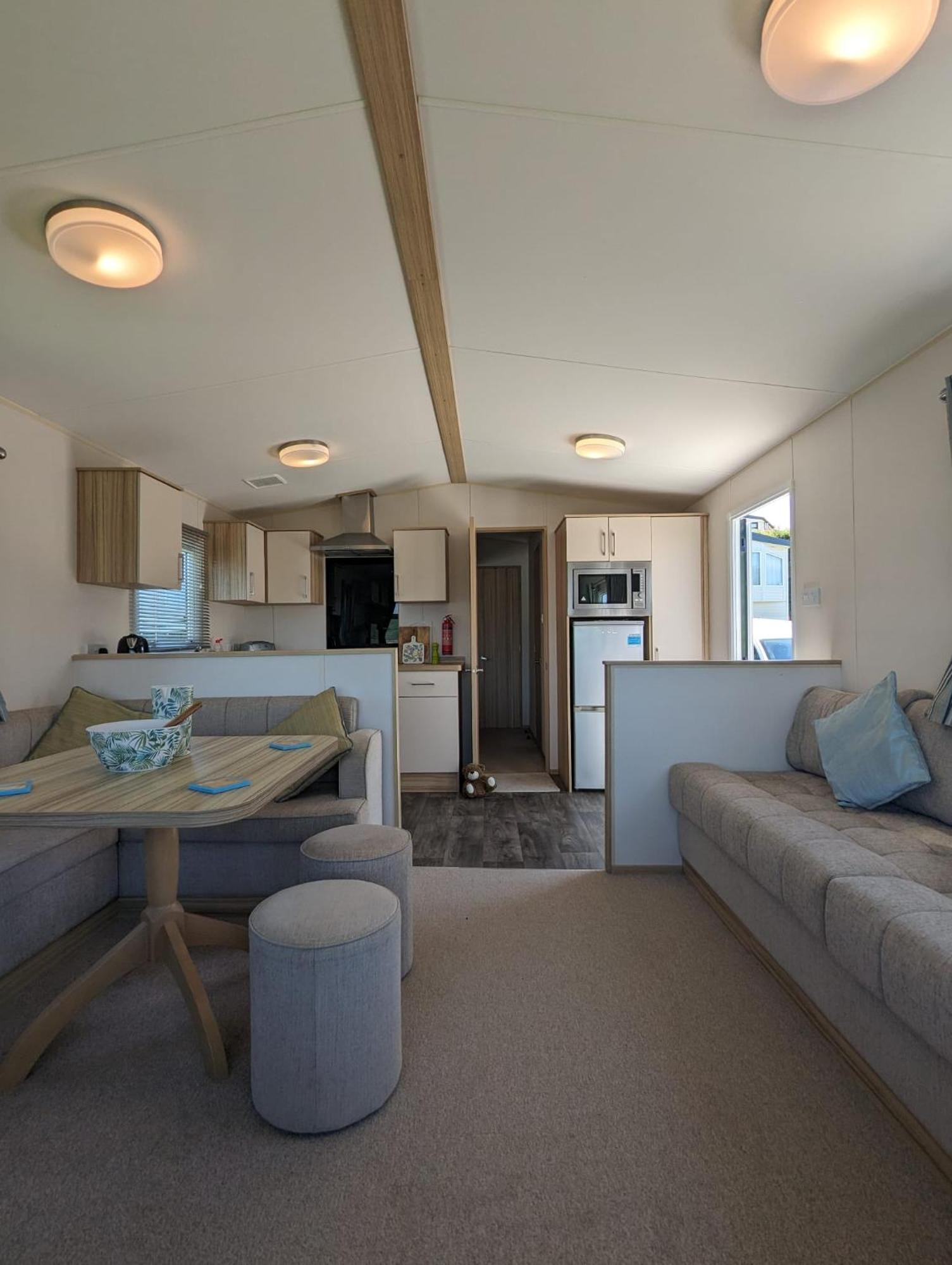 Lovely Bright Modern Caravan Swanage On Peaceful And Tranquil Holiday Park Eksteriør bilde
