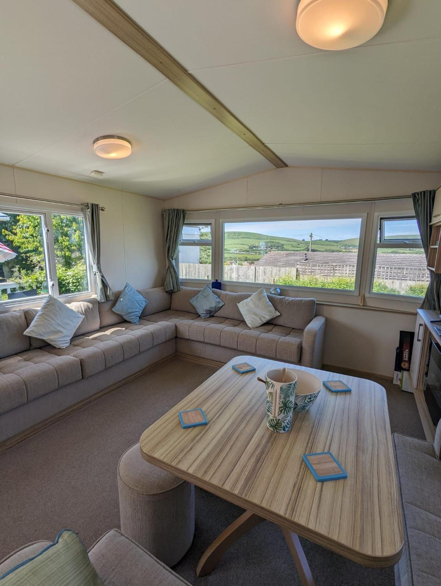 Lovely Bright Modern Caravan Swanage On Peaceful And Tranquil Holiday Park Eksteriør bilde